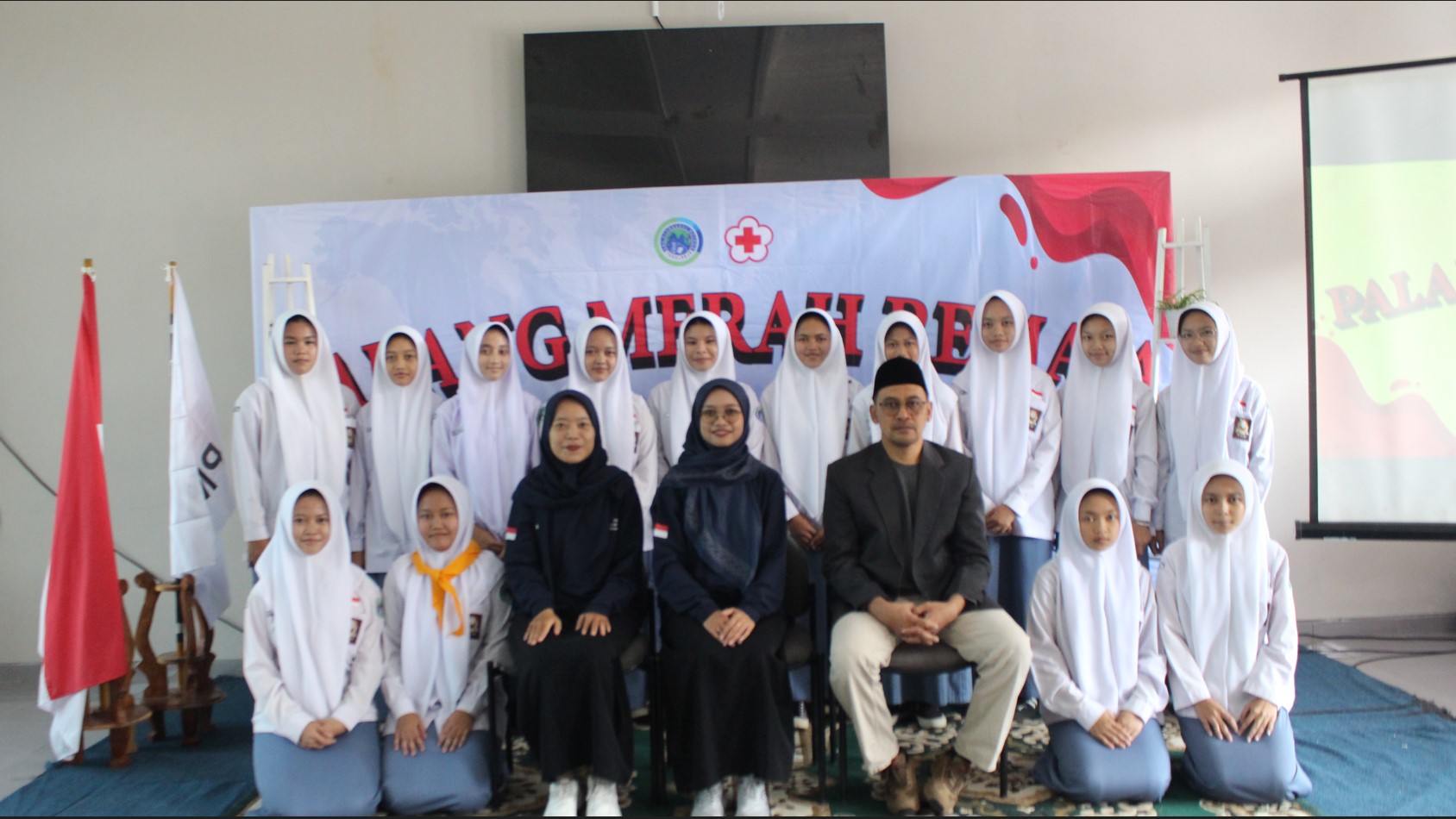 Foto kegiatan Pelantikan  anggota PMR WIRA AVEROS-ASYIFA